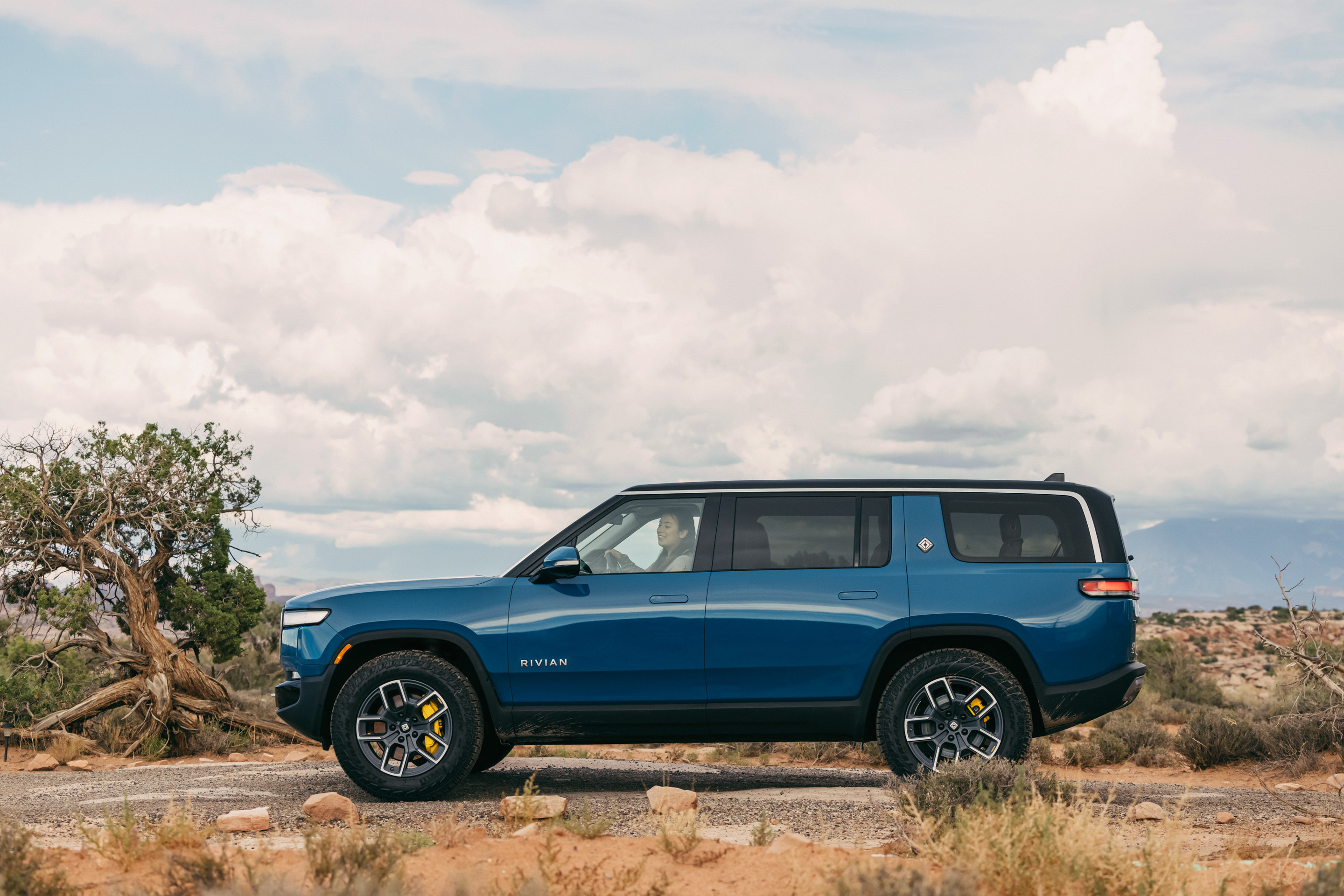 Rivian R1S Electric Vehicle: Reigning Supreme on and off the Road